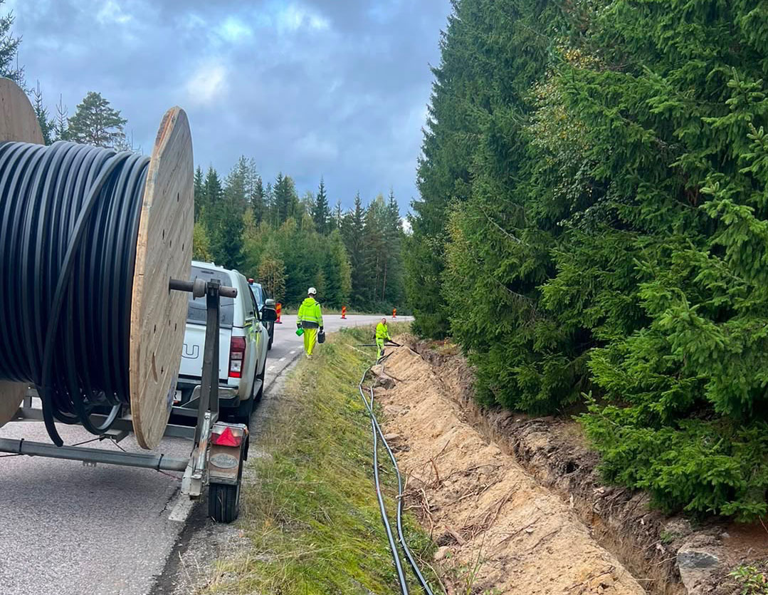 Duct reel and open trench along a forest road